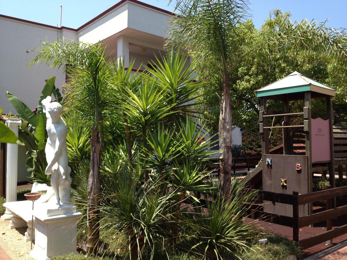 Residence Mezzaluna กาโรวิญโญ ภายนอก รูปภาพ